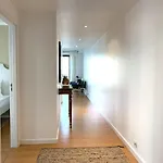 Mm3 Modern With Castle View In Baixa-rossio! Free Parking Apartment